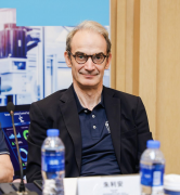 <b>供给高达1MB闪存/128KBRAM</b>